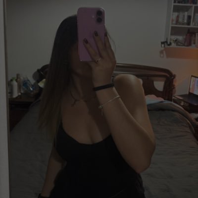 lara_09andrade's profile picture. 