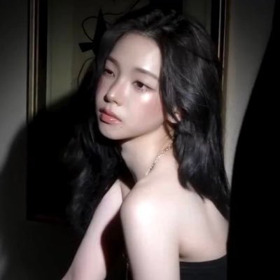 vesxtia_'s profile picture. If you kiss my neck, I'm not responsible for what happens next.