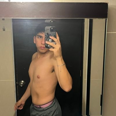 Ismael015147651's profile picture. 