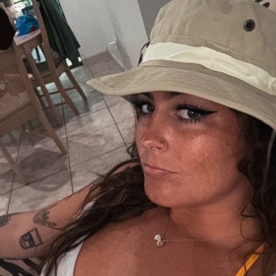 rasmusinner's profile picture. Nikki Sixx, Tommy Lee, Vince Neil, and Mick Mars can like.....get it