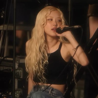 NINIGOUTHIC's profile picture. “tome cuidado com o vazio de uma vida ocupada demais” - sócrates