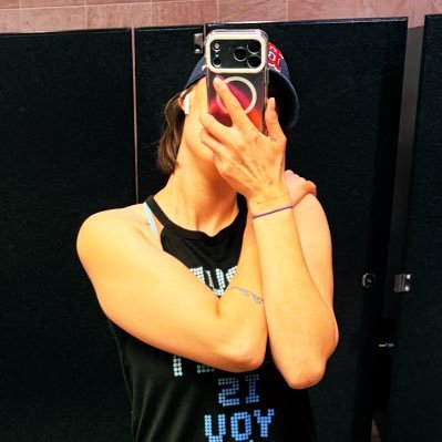 kourt_midzy8's profile picture. Full time Midzy, part time Certified Veterinary Technician (25+) I also enjoy sports and working out- I saw Itzy in Phoenix on 10/29/22 ❤️ (she/her)