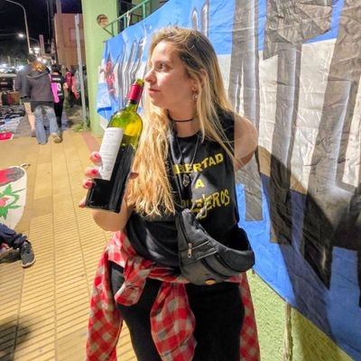 AlanisAttema's profile picture. 🤟💋🫦
No es solo rockandroll