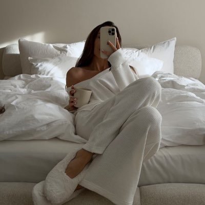 bloomingracee's profile picture. 🪷 𝐝𝐢𝐬𝐜𝐢𝐩𝐥𝐞 † 🪷 𝐬𝐨𝐟𝐭𝐥𝐲 𝐥𝐢𝐯𝐢𝐧𝐠 🪷 𝐝𝐢𝐯𝐢𝐧𝐞𝐥𝐲 𝐡𝐞𝐚𝐥𝐢𝐧𝐠⠀🪷 𝐠𝐫𝐨𝐰𝐢𝐧𝐠 𝐢𝐧 𝐟𝐚𝐢𝐭𝐡 🪷 𝐛𝐥𝐨𝐨𝐦𝐢𝐧𝐠 𝐢𝐧 𝐠𝐫𝐚𝐜𝐞 †