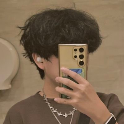 Christophrblx's profile picture. 15 🇮🇩 • Game Developer @Roblox • 30M+ Play Sessions • discord: christophrblx