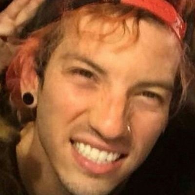 wildestsfolks's profile picture. i'm a pro at imperfections and i'm best friends with my doubt