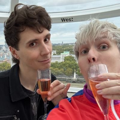 Asterdoingstuff's profile picture. •Phannie since 2012
•I'm 25 and a walking shitpost
• Mexican 🇲🇽 (ENG/SPA)
•Artist 🎨
•Art account: @asterth0ught 
•In a relationship with @lari_b4t ❤