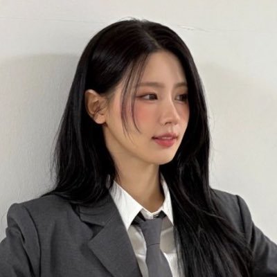 seraphhazel's profile picture. 𝐈𝐌𝐀𝐆𝐈𝐍𝐀𝐑𝐄 𝟎𝟑`𝐬 — She moves like 𝘱𝘰𝘦𝘵𝘳𝘺, sings like 𝘴𝘪𝘭𝘦𝘯𝘤𝘦, and feels like the end of a 𝘥𝘳𝘦𝘢𝘮. GF1AU5001