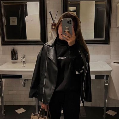 Emily12323e's profile picture. Freelancer  | Travel Addict ✈️
Chasing deadlines & destinations 🌍
#DigitalNomad #RemoteLife