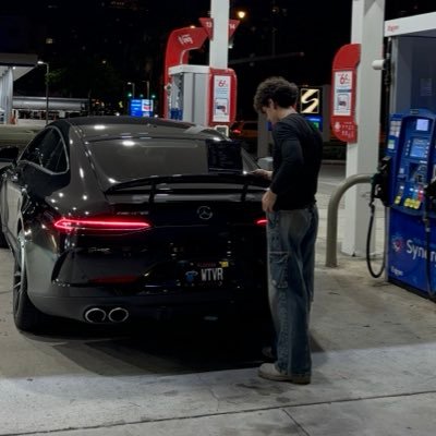 AJsPursuit's profile picture. i scale apps and software | hesitation kills
