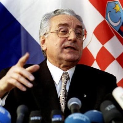 tom_o1127's profile picture. 08  ソビエトロシアではツイートが貴方をTwitterする‼︎