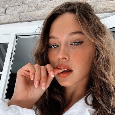 sabshbourne's profile picture. Periodismo | universitaria | 25