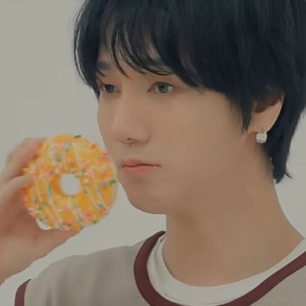 expressLattez's profile picture. 