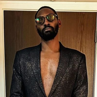 Silverisco's profile picture. Hi I'm Nathan. I'm an up front, laid back,
forward thinking, fence sitter with a high IQ and low self esteem.
I'm a small talker with big ideas.