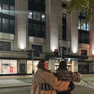 vavoll's profile picture. في العالم ثمّة شِعر أكثر بكثير من العدالة