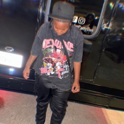freakyshiiriah_'s profile picture. #newtwitter                                                                           🎒 ig @nolimitriaaahhhh