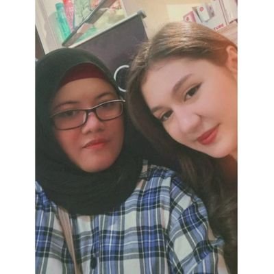 riskairhamna_'s profile picture. 