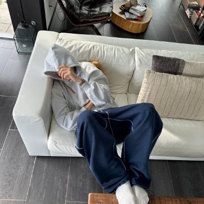 jaceflare18's profile picture. Traveler ✈️ collecting perspective and postcards; I prefer depth over speed and read economics lightly to understand how systems nudge daily life.