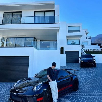 liorwave80's profile picture. Reader who lifts 📚🏋️‍♂️ stubbornly optimistic; I practice boundaries, cook for friends, and explore investing in calm, bite‑size lessons that actually stick.