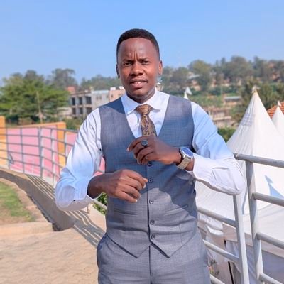 pride_shots's profile picture. DM for bookings | Instagram:https://t.co/7BRQMqJgHx  Photographer | Seasoned writer | Passionate farmer |  Mechanical engineer