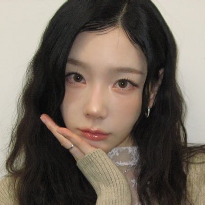 misandristkty's profile picture. victim of girl paper capitalism