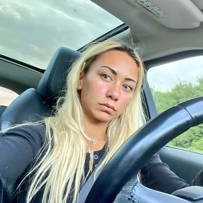 RealFakeHanna's profile picture. Zuschreibung:
''Deutsche Waffenlobbyistin''
Nicht weniger Fake als ihr. Pronomen: para/bellum.
Bissl exhibitionistisch..
Keine Zeit für DM