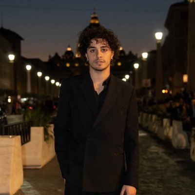 fvedericoshvrt's profile picture. bello e affascinante proprio no she/her fan account