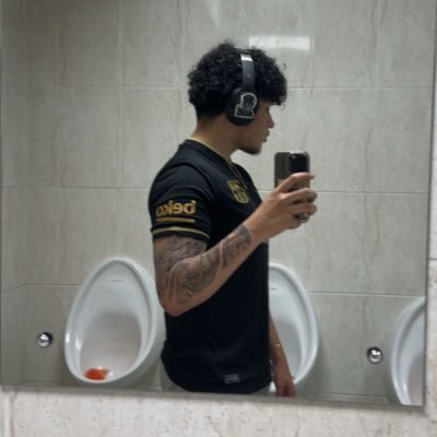 omoisespm's profile picture. 