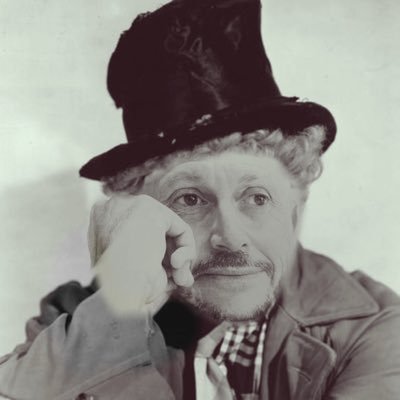 gobanillas's profile picture. Manchego de pura cepa. Autor de: "Desesperado el amor en tus labios". Más 21 libros registrados de poemas. ⬇️SOY LA VOZ⬇️https://t.co/xwhhJpxrnX