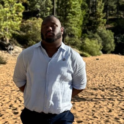 ToryPSmith's profile picture. 💜 9.16 ≠ 9:16 🏡