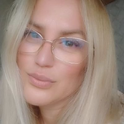 sssabihasss's profile picture. Kardan Aşklar ve Sarı Frezya kitaplarının yazarı.