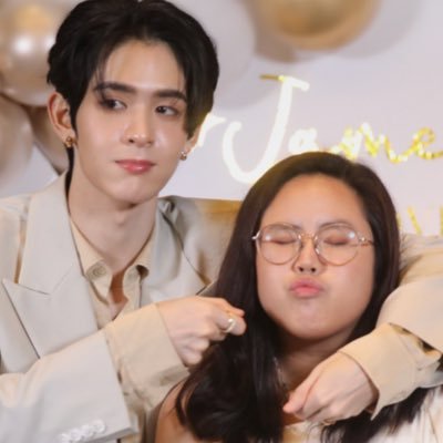 smolsnowbol's profile picture. Well~~ my heart has lots of space 😘