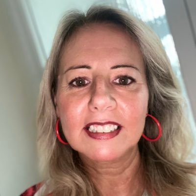 julsennis's profile picture. #hopelessromantic❤️ #ProseccoPrincess 🍾🥂 #Positivevibes                    #workrestplay