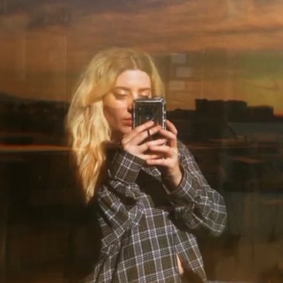 waybail's profile picture. 1994 | Graphic Design, Illus. & Gamedev | Jack Of All Trades 🤡 cubos de Rubik y aventuras gráficas enjoyer | https://t.co/IBT99hIDMv | https://t.co/MRW0pTlHVG