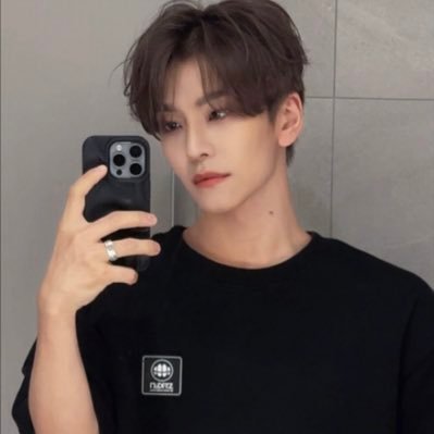 ixnlong's profile picture. 2005 – The only alpha? That’s me.