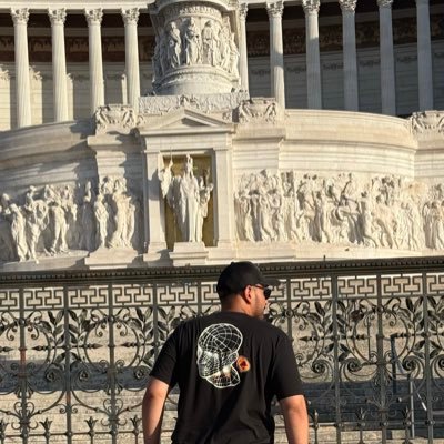 jozufella's profile picture. Cishet academia