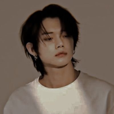 driftsbreeze's profile picture. Shuianno Han  —  A wizard sorted into Gryffindor, majoring in Ministry studies, holder of vault code 5033, with Herbology as an elective subject.