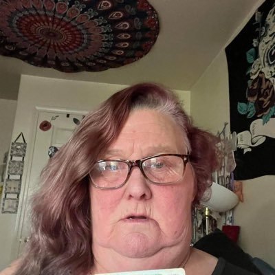 ME00172's profile picture. help🧰 ## support single mothers financially