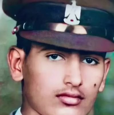 Yuh700's profile picture. خلق الانسان من طين/خلق الإنسان ضعيفا/خلق الإنسان ظلوما جهولا /خلق الإنسان في كبد/كل هاذي الصفات في الإنسان ولم يكتفى بها خلق سارقا قاتلا مجرمأ لا من رحم ربي