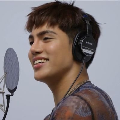 RezZie259821's profile picture. I'm the writer of my life and God is my author 💓
_ilove🍓_