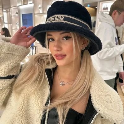 Moremore0100's profile picture. 