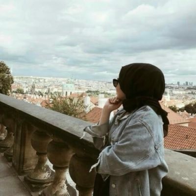 figenylmz000's profile picture. 