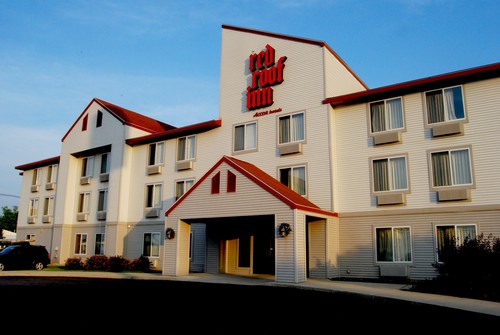 At Red Roof Inn of Coldwater, you can enjoy optional suites, complimentary continental breakfast, and our new coffeehouse-style service.