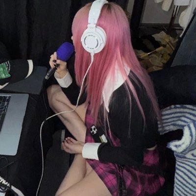 alkaIoides's profile picture. he 21 | @sometallmf ♡