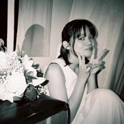 moemoe__Qun's profile picture. 学園座OG「萌黄」/大阪↔︎東京/「見る小説」21世紀のキリン（@kirin_21c ）のリーダーキリンメイト（主宰）🦒 脚本、演出、役者etc./ご用の方はDMへ/べろべろガンキュウ女「道玄坂PINK VIBE」/あすのぼくらへ「シブヤタエコは行方不明」→next ？？