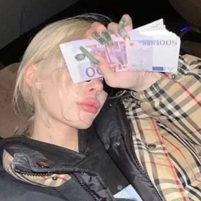 sticazzig's profile picture. 🇮🇹🇦🇷🐉🍜🫕🍱