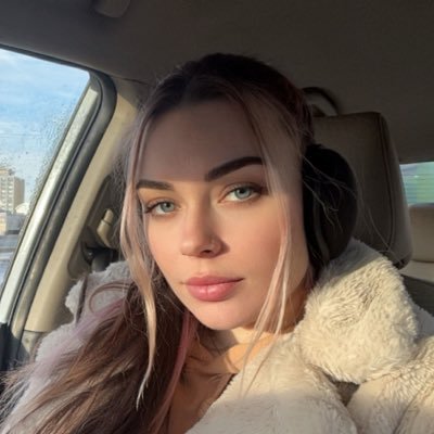 kimfemis's profile picture. Midwest Esthetician 🌙  ♛ @zeig007 ♡