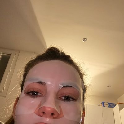 adelecastillon's profile picture.