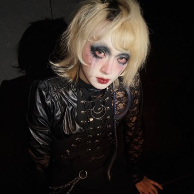 withOUTloveisa's profile picture. mass suicide or damnation :3 | elfbar sabor autografo do kyuho | ele/ela | 14- DNI!