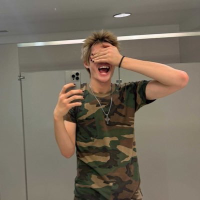 martincrtis's profile picture. expert in random comebacks